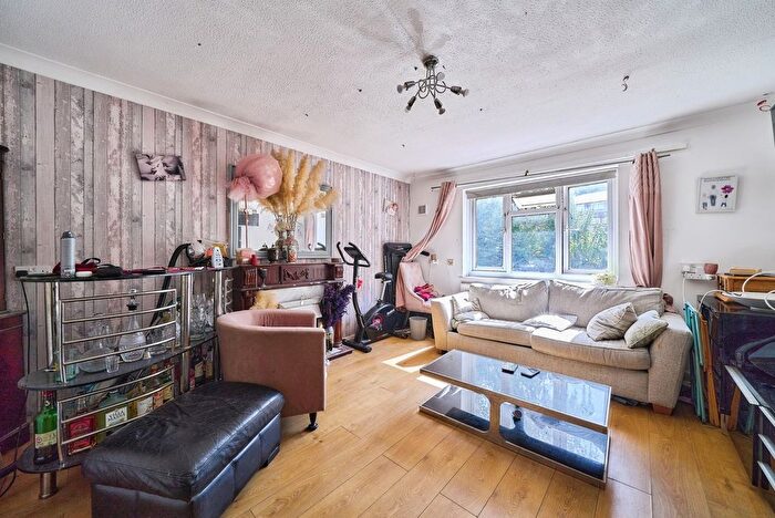 1 Bedroom Flat For Sale In Ashton Road, London, London, E15
