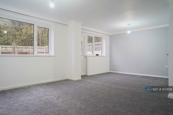 3 Bedroom Semi-Detached House To Rent In Donvale Road, Washington, NE37