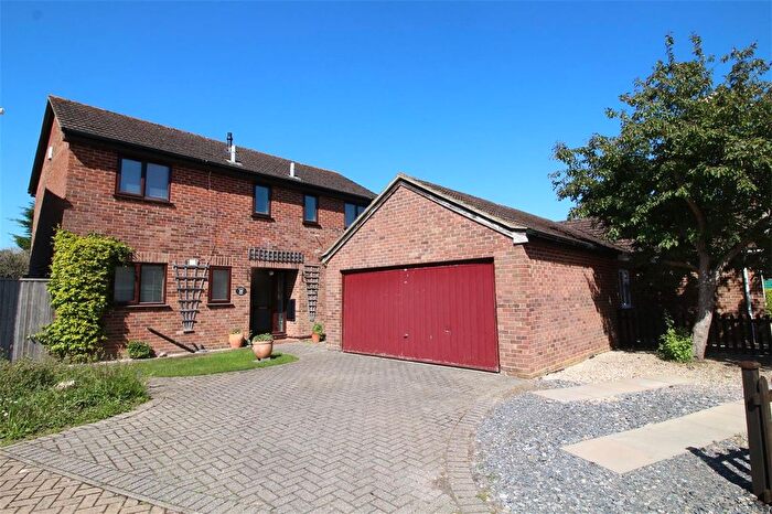 4 Bedroom Detached House For Sale In Akeshill Close, New Milton, Hampshire, BH25
