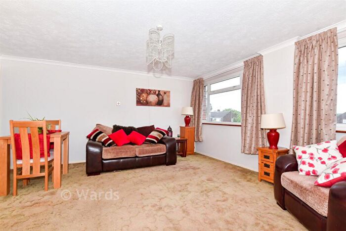 3 Bedroom Town House For Sale In Kingfisher Road, Birds Estate, Larkfield, Kent, ME20