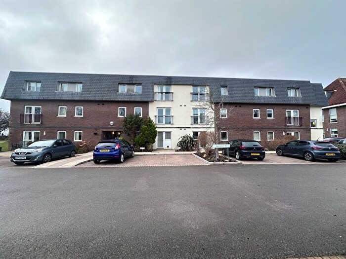 2 Bedroom Flat For Sale In Clyne Common, Clyne Common, Swansea, SA3