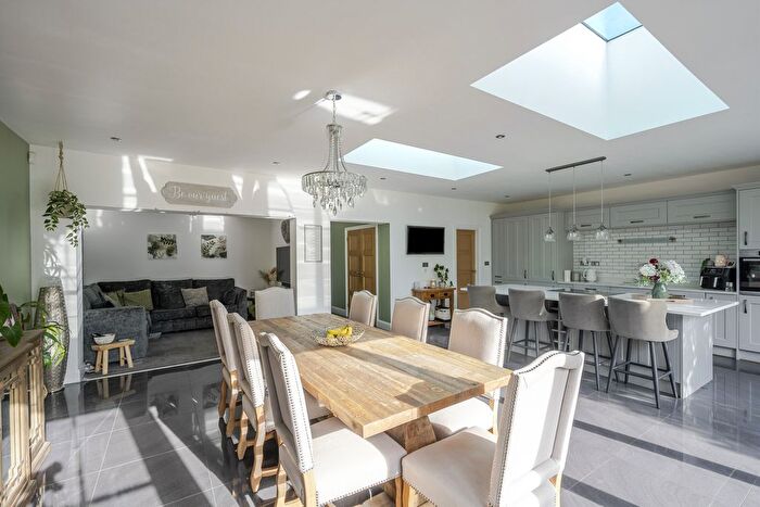 4 Bedroom Detached House For Sale In Gardiners Lane North, Billericay, CM11