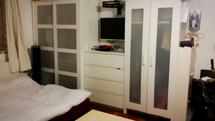 Studio To Rent In Cranford Park Road, Hayes, UB3