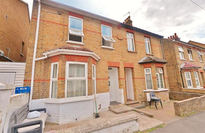 3 Bedroom Semi-Detached House For Sale In The Crescent, Slough, SL1