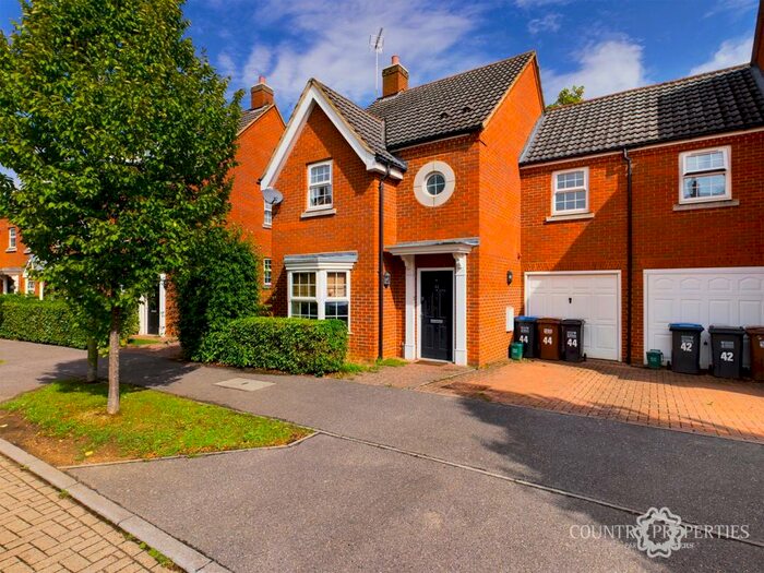 4 Bedroom Semi-Detached House To Rent In Langstone Ley, Welwyn Garden City, AL7