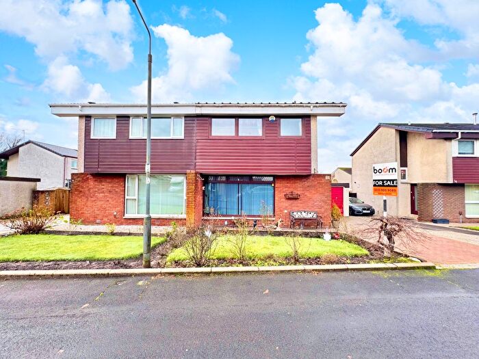 3 Bedroom Semi-detached House For Sale In Lochy Place, Erskine, PA8