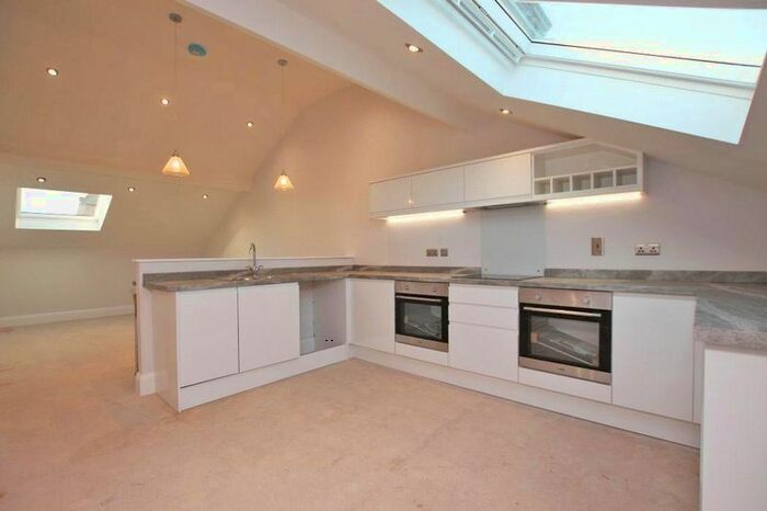 2 Bedroom Flat To Rent In Farringford House, Grimsby Road, Cleethorpes, DN35