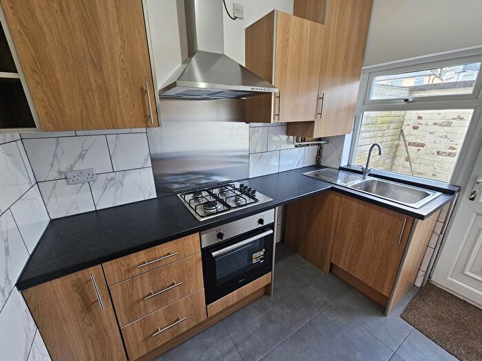 3 Bedroom Semi-Detached House To Rent In Brian Road, Smethwick, B67