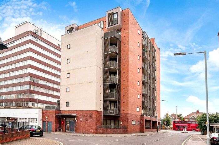 2 Bedroom Apartment To Rent In Market Link, Romford, RM1
