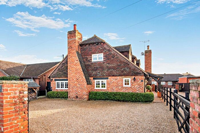 4 Bedroom Property For Sale In Junction Road, Ashford, TW15