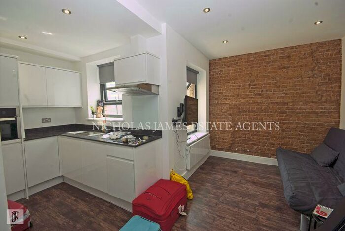 Flat To Rent In The Studios, Green Lanes London, N8