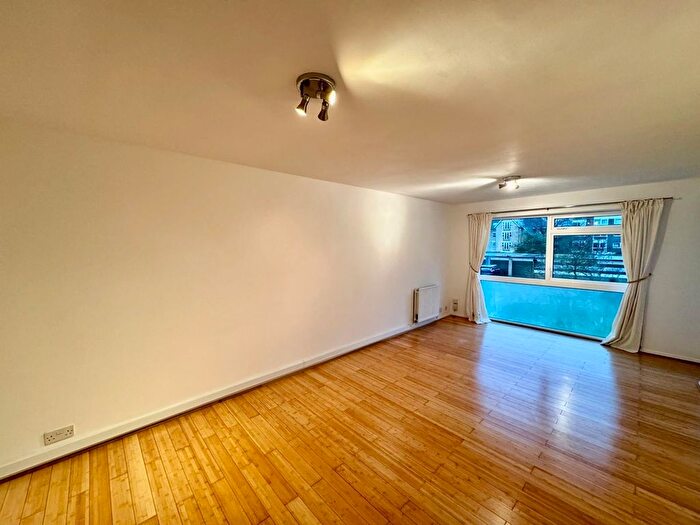 2 Bedroom Flat To Rent In Seychelle Court, Beckenham, BR3