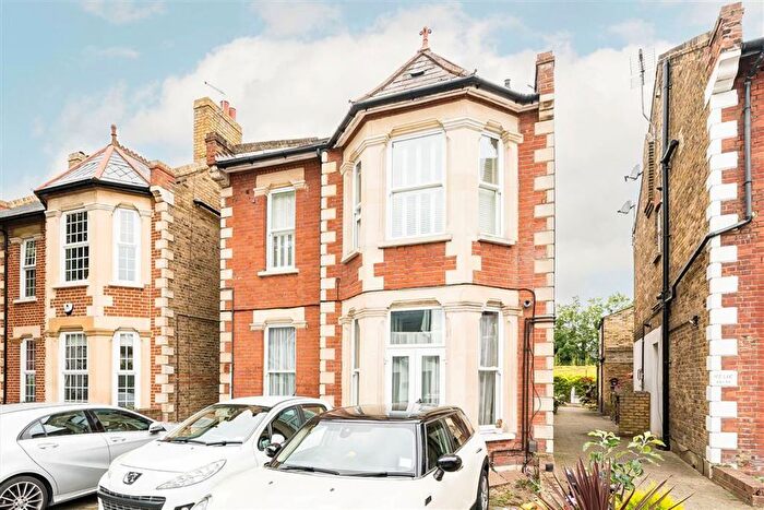2 Bedroom Flat To Rent In Waldegrave Road, Teddington, TW11