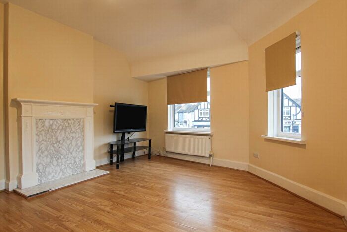 2 Bedroom Flat To Rent In Roding Road, Loughton, IG10