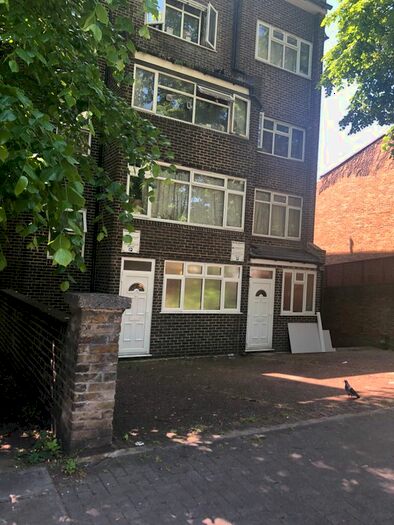 Studio To Rent In Angell Road, London, SW9