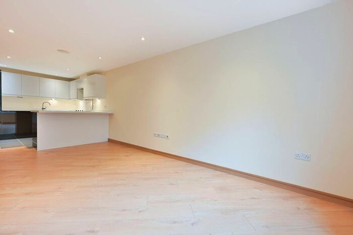 2 Bedroom Flat To Rent In Printing House Square, Guildford, GU1