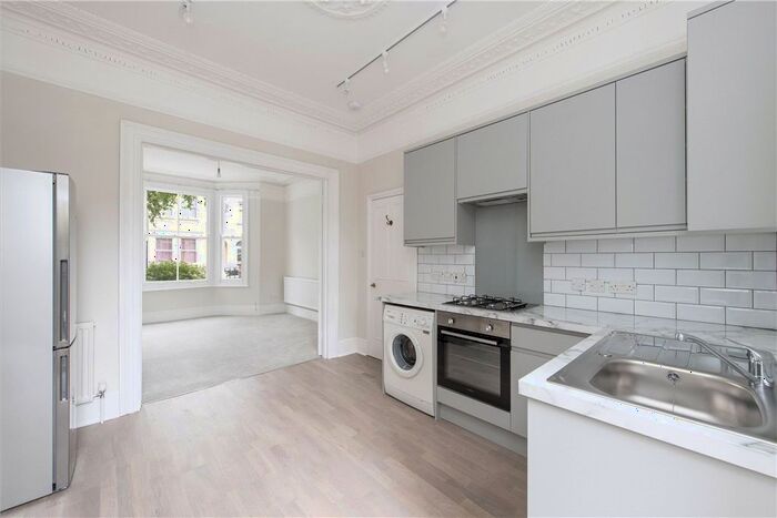 2 Bedroom Flat To Rent In Rowfant Road, London, SW17