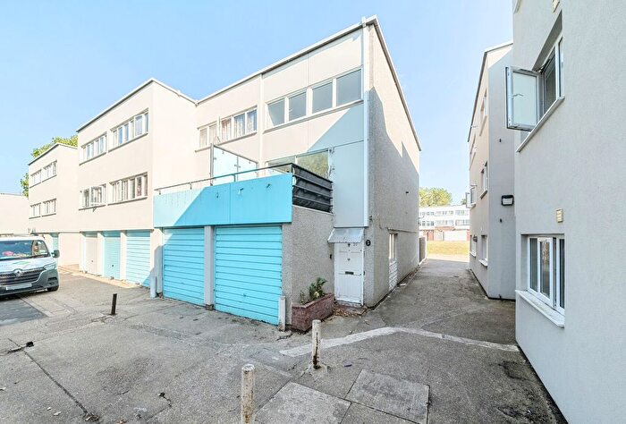 3 Bedroom Detached House For Sale In Shropshire Close, Mitcham, CR4