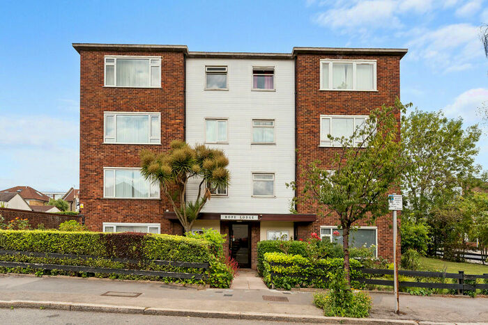 2 Bedroom Apartment To Rent In High Road, London, E18