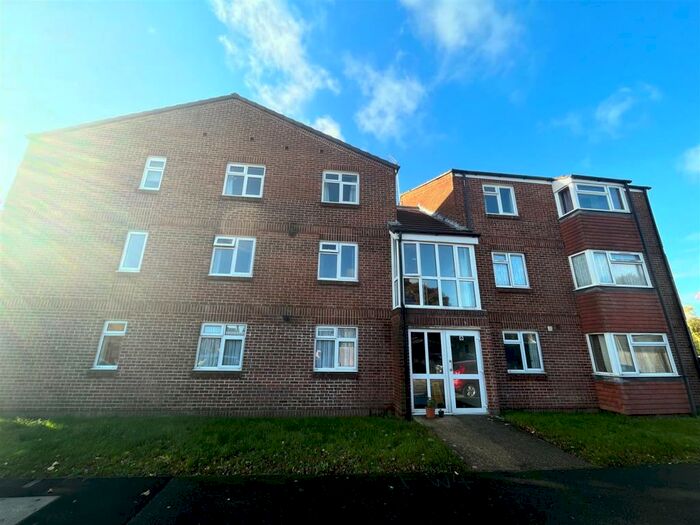 2 Bedroom Flat To Rent In Broadway Park, Wimborne, BH21