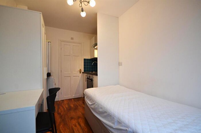 Studio To Rent In Regal Way, Harrow, HA3