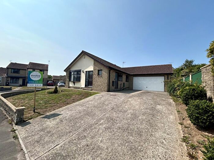 3 Bedroom Bungalow For Sale In Sutton Grange, Yeovil, BA21