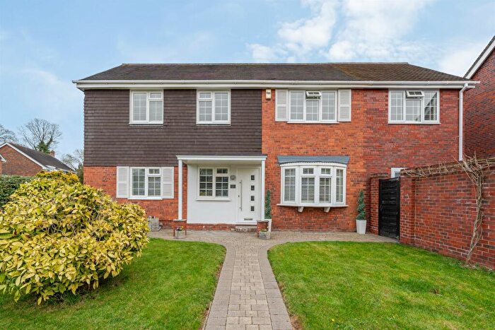 5 Bedroom Detached House For Sale In Hearne Drive, Holyport, Maidenhead, SL6