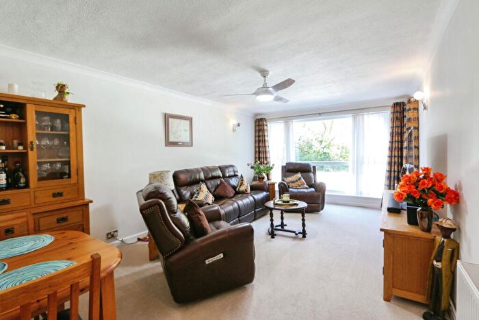 2 Bedroom Flat For Sale In Dean Park Road, Bournemouth, Dorset, BH1