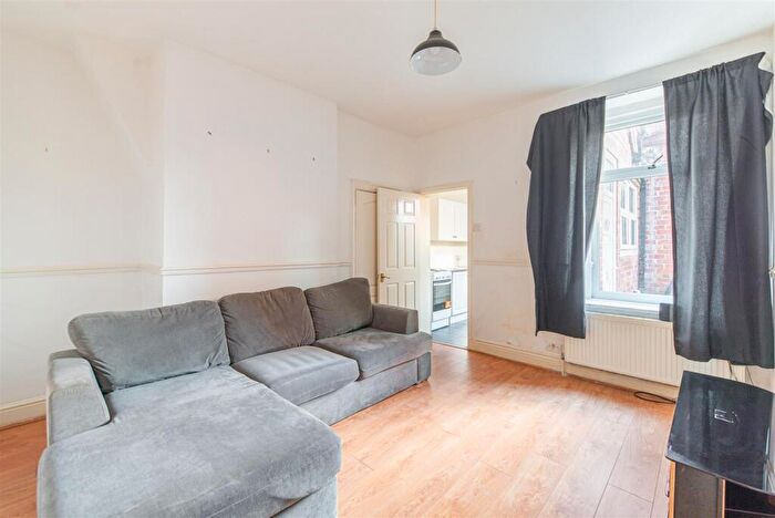 2 Bedroom Flat To Rent In Lynnwood Terrace, Fenham, Newcastle Upon Tyne, NE4