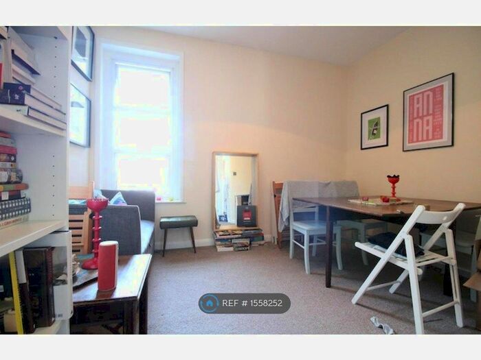 2 Bedroom Flat To Rent In Mare Street, London, E8