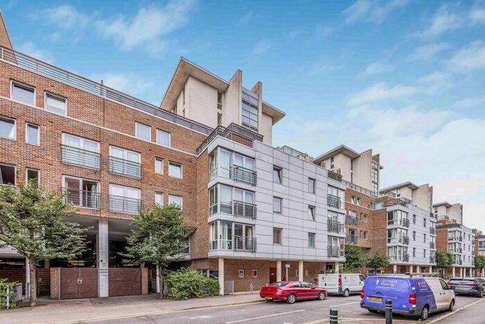 2 Bedroom Flat For Sale In Cross Street, Portsmouth, PO1