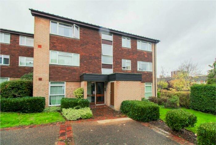 2 Bedroom Flat To Rent In Bardsley Close, Croydon, CR0