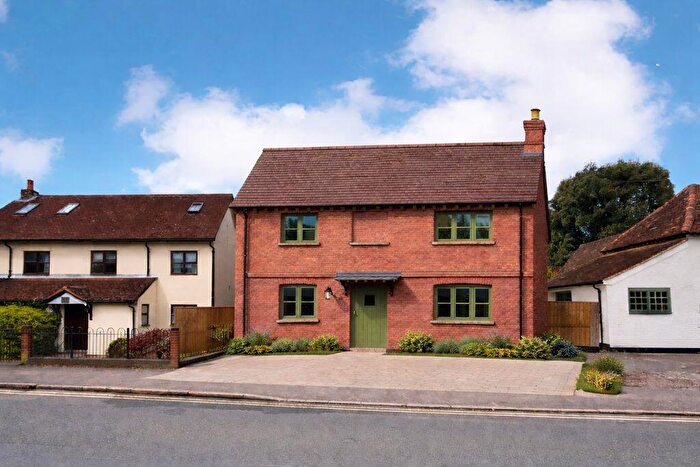 3 Bedroom Detached House For Sale In The Green, Wooburn Green, HP10