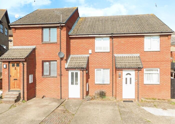 2 Bedroom House To Rent In Bailey Close, Ryde, PO33