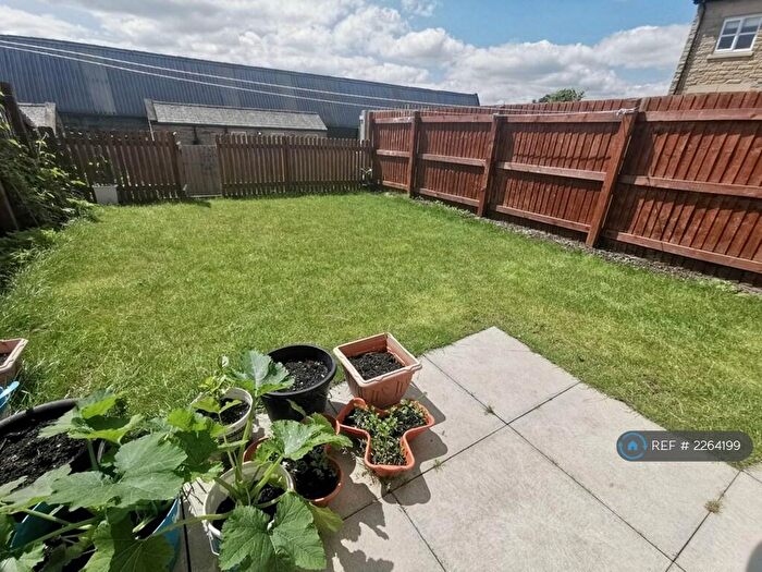 3 Bedroom End Of Terrace House To Rent In Lady Royd Close, Bradford, BD8