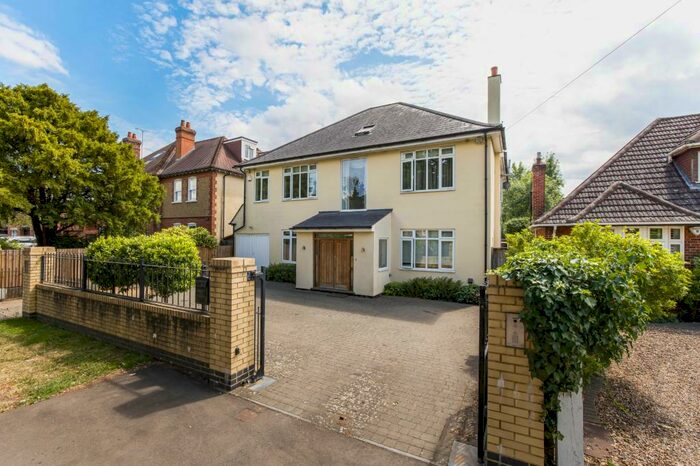 5 Bedroom Detached House To Rent In Mile House Lane, St Albans, AL1
