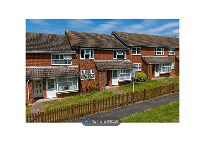 2 Bedroom Maisonette To Rent In Hillary Close, Aylesbury, HP21
