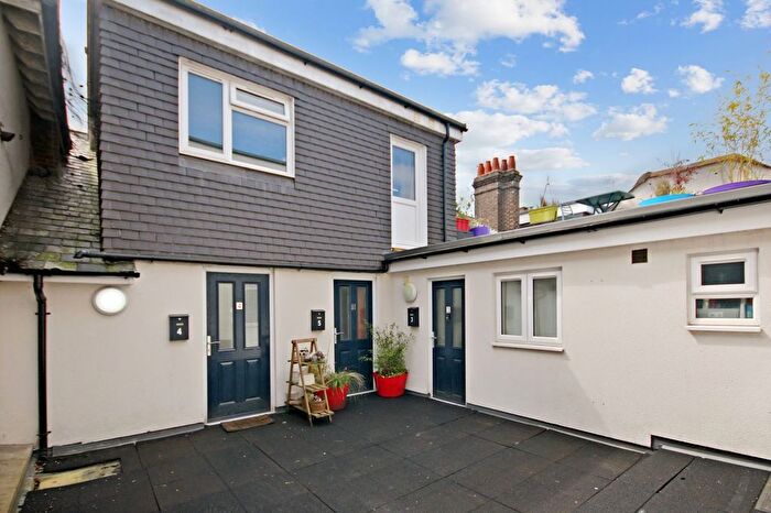 Studio For Sale In London Road, East Grinstead, RH19