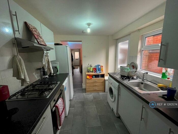 4 Bedroom Terraced House To Rent In Addington Road, Reading, RG1