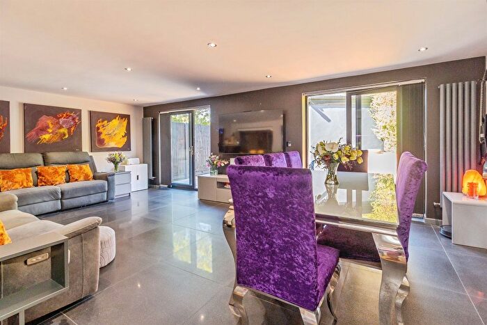 2 Bedroom Semi-Detached House For Sale In Park Avenue, Totternhoe, Dunstable, LU6