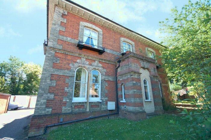 2 Bedroom Apartment To Rent In Western Elms Avenue, Reading, Berkshire, RG30