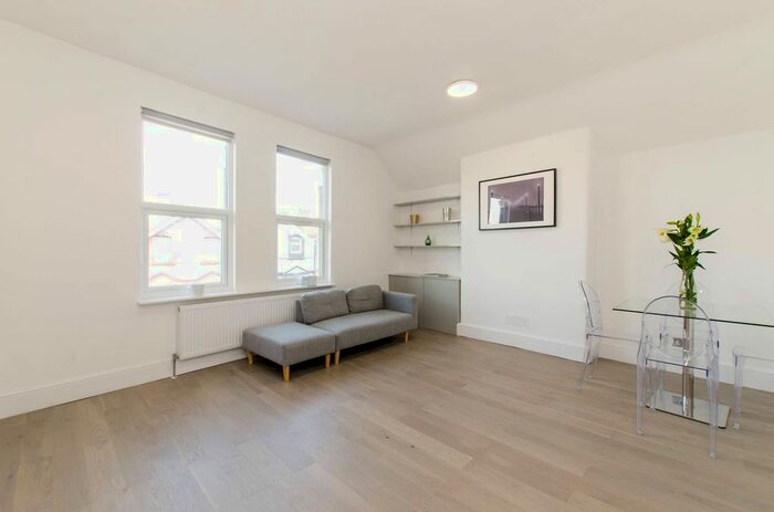 1 Bedroom Flat To Rent In London Road, Tooting, London, SW17