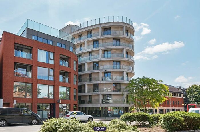 2 Bedroom Flat To Rent In Gateway House, Regents Park Road, London, N3