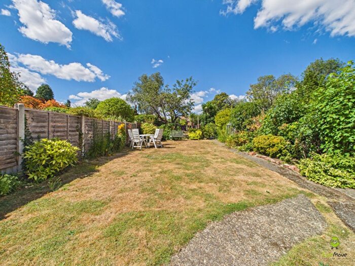 4 Bedroom Semi-Detached House For Sale In Avenue Road, Erith, Kent, DA8