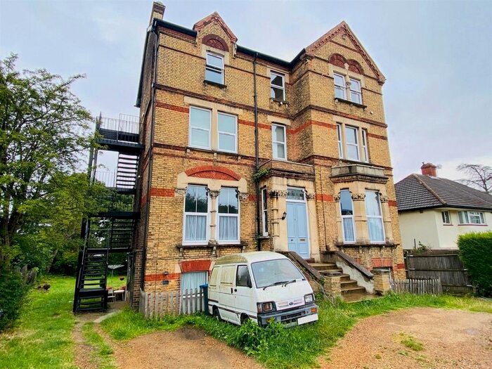 2 Bedroom Flat To Rent In Lancaster Road, London, SE25