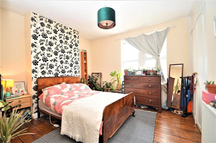 2 Bedroom Maisonette To Rent In Cotswold Road, Windmill Hill, Bristol, BS3