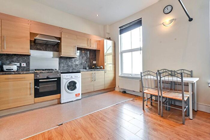 2 Bedroom Flat For Sale In Blackstock Road, Finsbury Park, London, N4