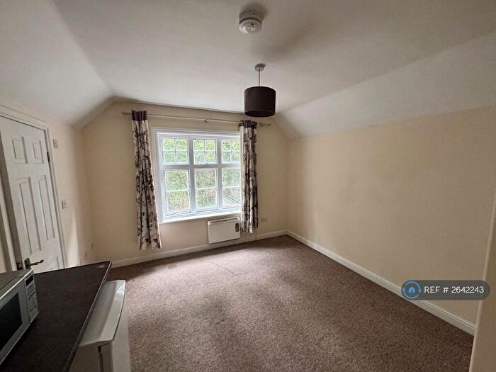 Studio To Rent In Balcombe Road, Crawley, RH10