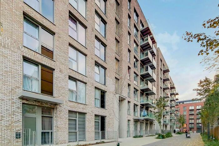 3 Bedroom Flat To Rent In Ironworks Way, Plaistow, London, E13