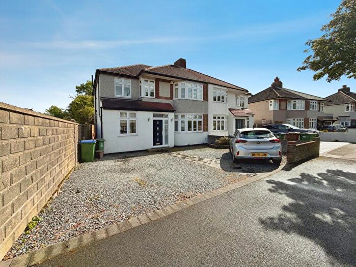 4 Bedroom Semi Detached House For Sale In Latham Road, Bexleyheath, DA6